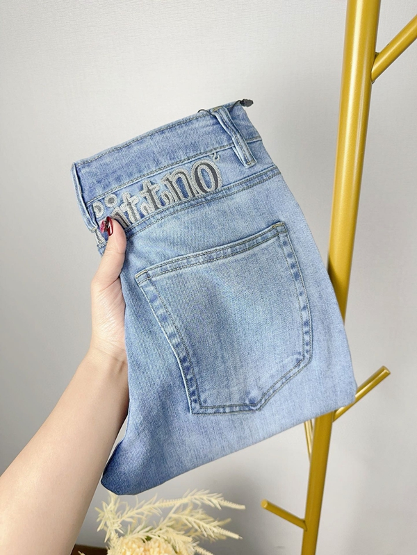 ブランドジーンズ正面デザイン